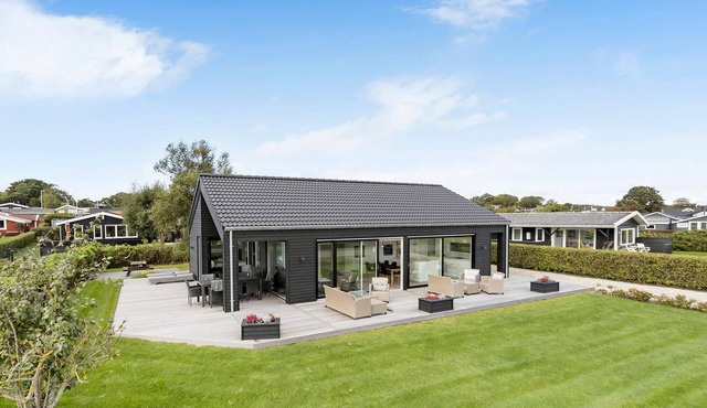 Cozy home in Sæby with house sea view