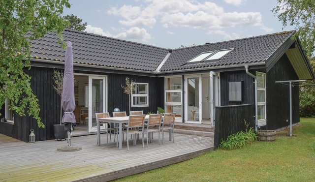 Cozy home in Sjællands Odde with WiFi