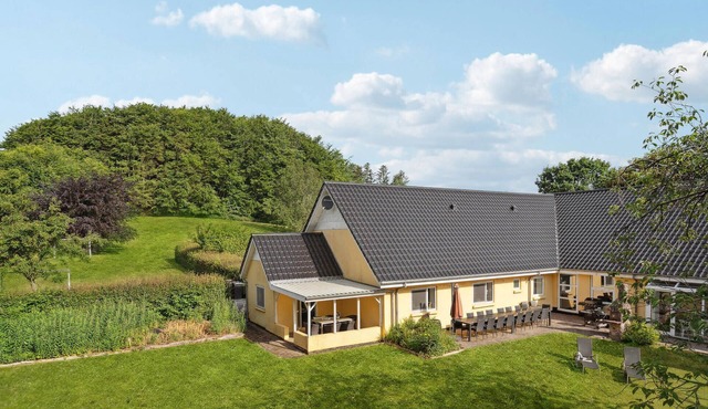 Cozy home in Skjern with WiFi