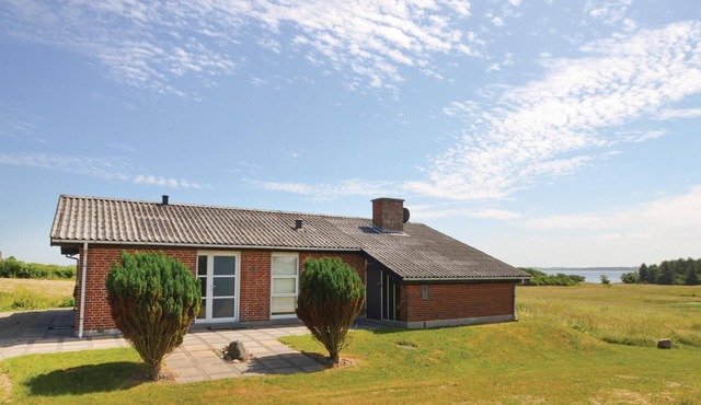 Cozy home in Snedsted with WiFi