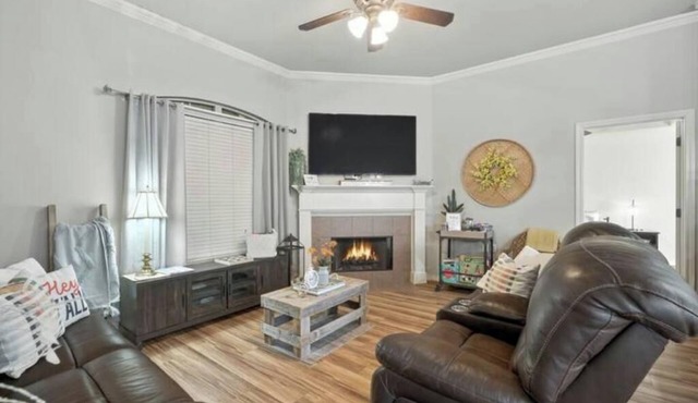 Cozy home in Southwest LBK :Pet Friendly: Garage