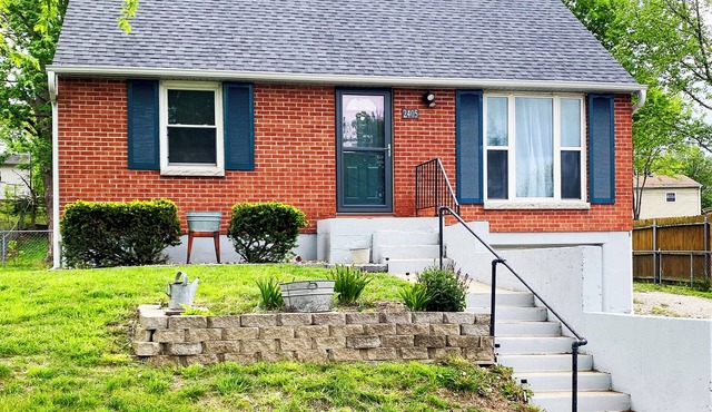 Cozy home in St. Joseph, MO that is centrally located to hospital & university!