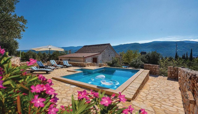 Cozy home in Stari Grad
