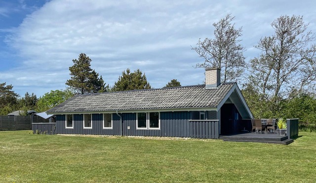 Cozy home in Strandby with sauna