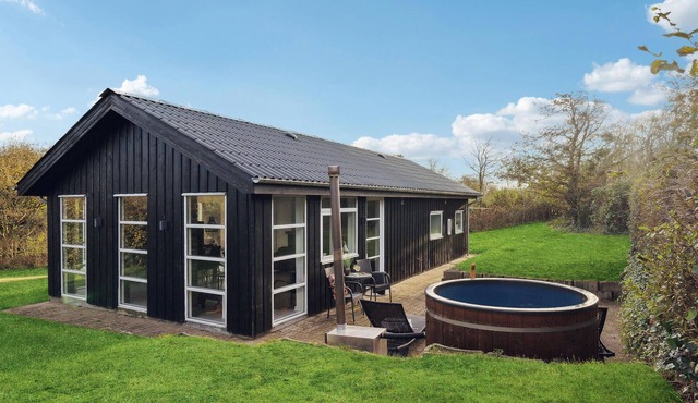 Cozy home in Struer with WiFi