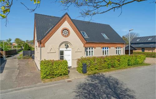 Cozy Home In Struer With Kitchen