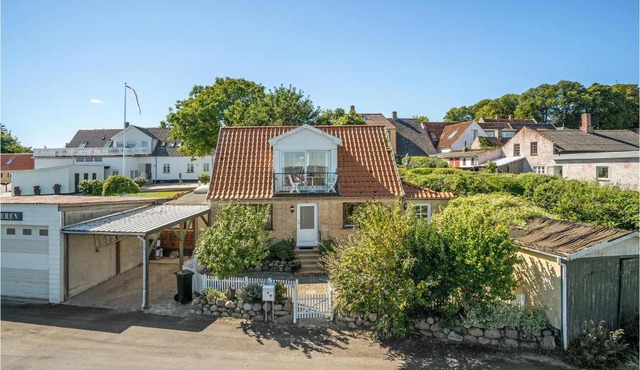 Cozy Home In Stubbekøbing With Kitchen