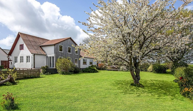 Cozy home in Svaneke with kitchen