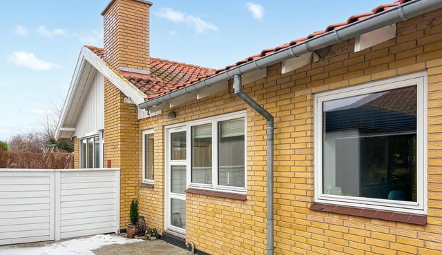 Cozy home in Svaneke with WiFi