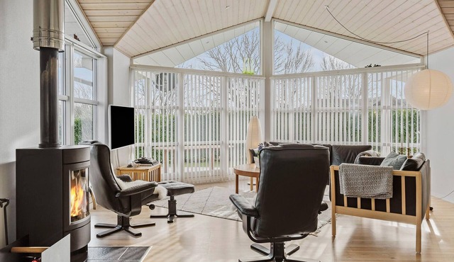 Cozy home in Sydals with house sea view