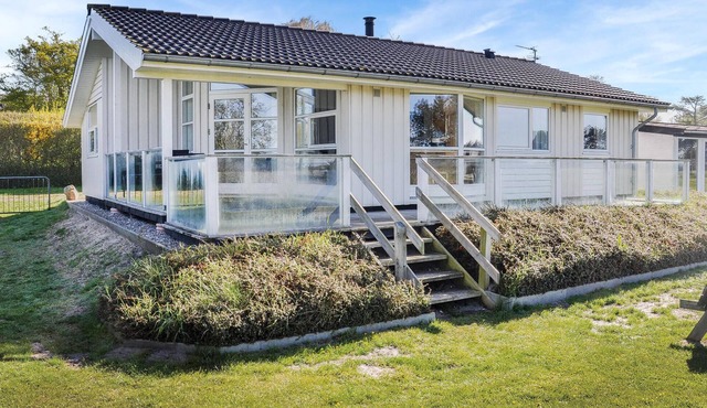 Cozy home in Sydals with house sea view