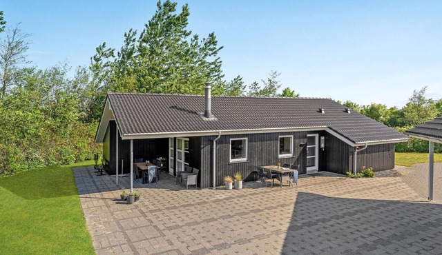 Cozy home in Tarm with kitchen
