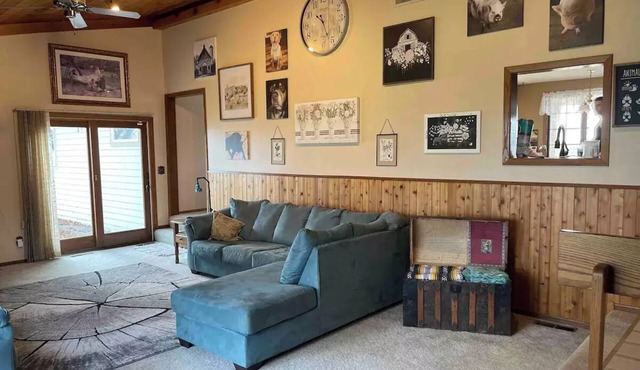 Cozy Home in the heart of the Prairie