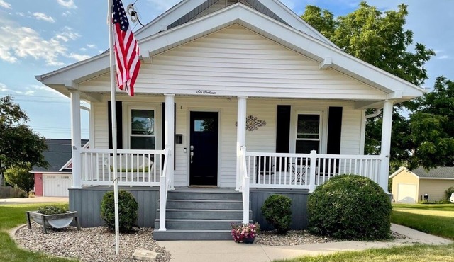 Cozy Home in the heart of Dyersville, IA!