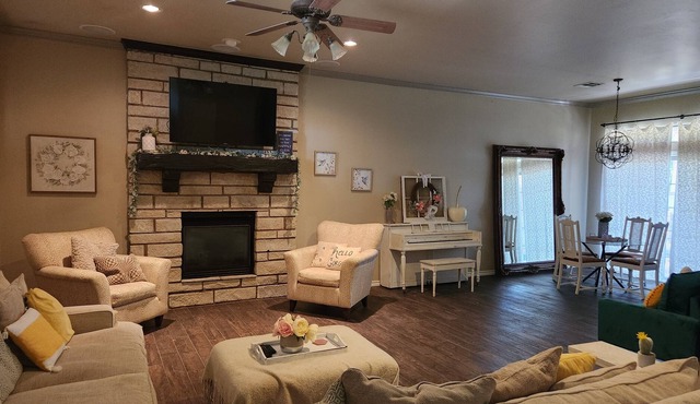 Cozy home in the heart of Edmond. Near UCO.