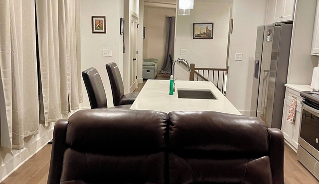 Cozy home in the heart of E Atlanta surrounded by nice restaurants & activities