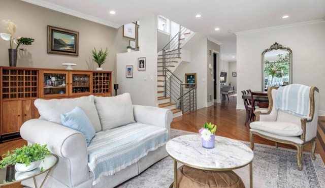 Cozy Home in the heart of Chicago W/Private Backyard & Games Room-Free parking.