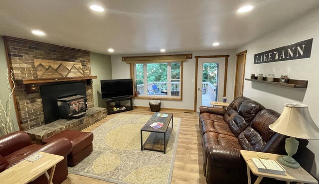 Cozy home in the heart of Lake Ann Village!