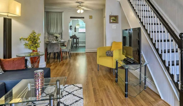 Cozy home in the vibrant Sport & Entertainment district of South Philadelphia