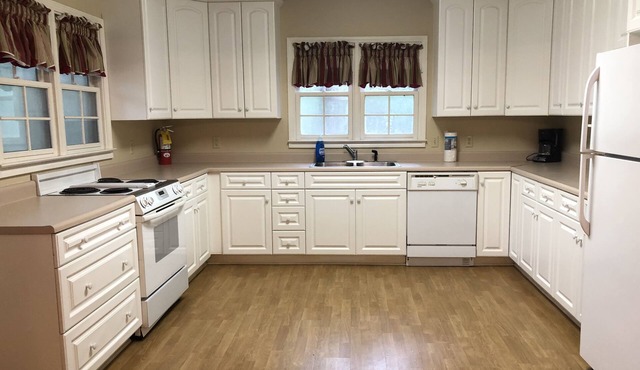 Cozy home in the woods close to Ebenezer Creek.