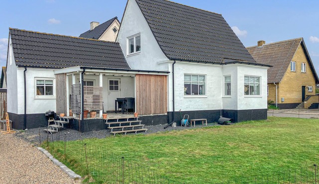 Cozy home in Thyborøn with WiFi