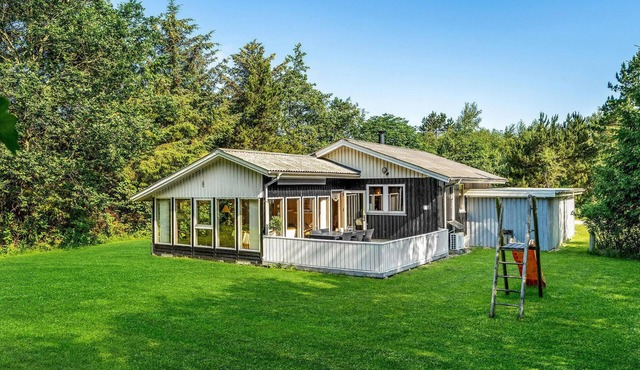 Cozy home in Thyholm with WiFi