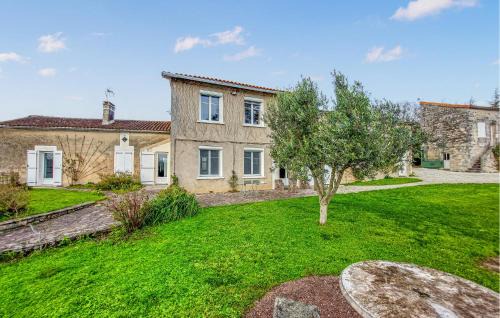 Cozy Home In Touvre With Wifi