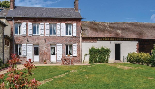 Cozy home in Trie-Château with WiFi