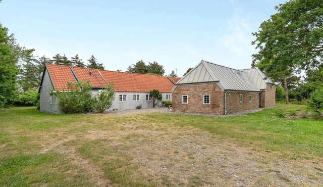 Cozy home in Ulfborg with sauna