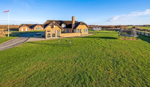 Cozy home in Ulfborg with WiFi