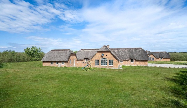 Cozy home in Ulfborg with sauna