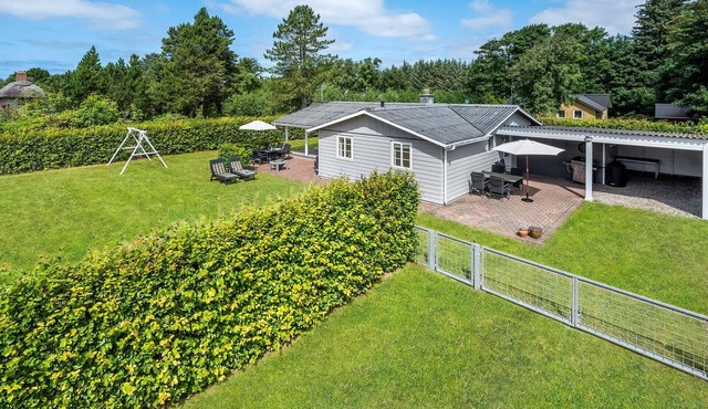 Cozy home in Ulfborg with kitchen