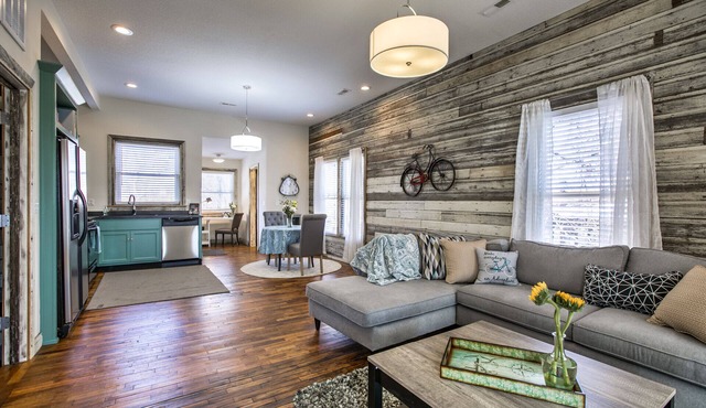 Cozy home in historic Excelsior Springs-Great Monthly Executive Rental