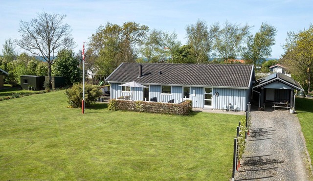 Cozy home in Vinderup with kitchen