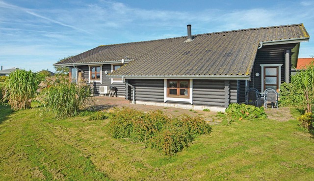 Cozy home in Vinderup with sauna