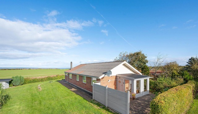 Cozy home in Vinderup with WiFi