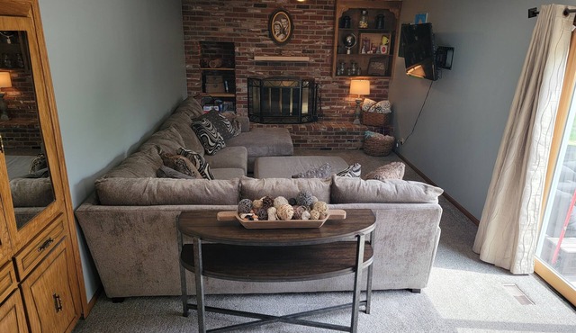Cozy home in West Omaha with plenty of wildlife for a weekend or a month