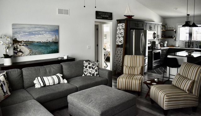 Cozy home just minutes from the lake and restaurants.