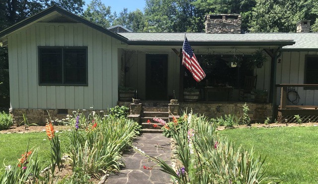 Cozy home just off the Blue Ridge Parkway in Little Switzerland