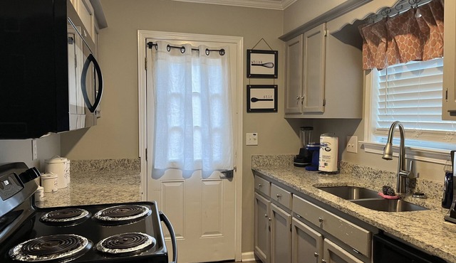 Cozy home just outside of Memphis