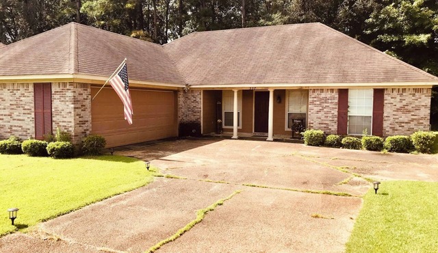 Cozy home just outside of Byram, MS