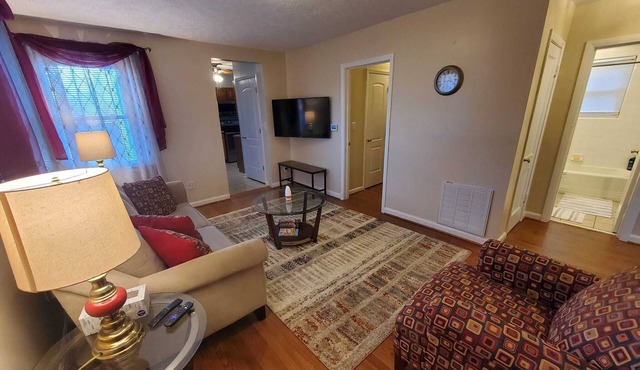 Cozy Home Less Than 5 Minutes from Liberty University - Sleeps 10