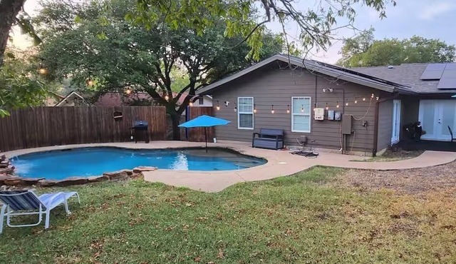 Cozy Home less than a mile away from TXST