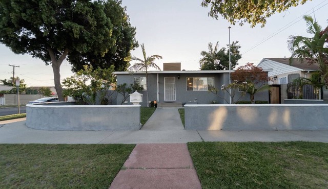 Cozy Home Located Near LA and OC’s Best Attractions.