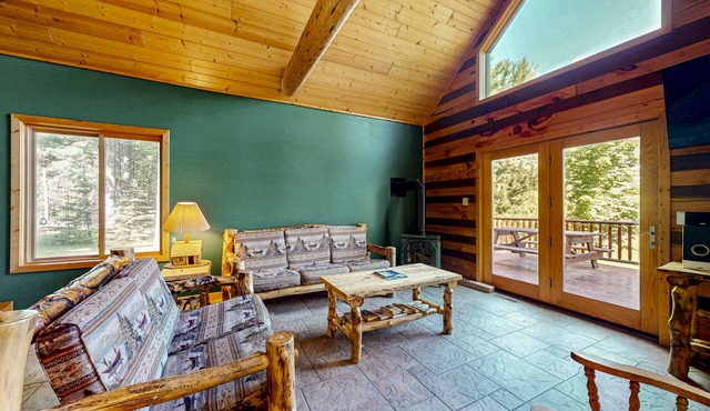 Cozy Home located on the Turtle Flambeau Flowage, great for all seasons!