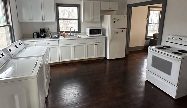 Cozy Home minuets away from the lakes and I 80 Pet Friendly