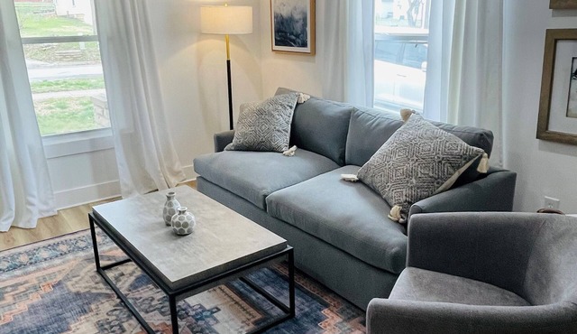 Cozy home minutes from lake