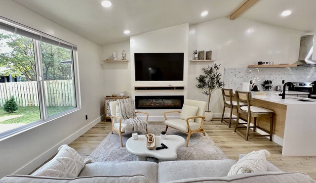 Cozy Home Minutes From Downtown