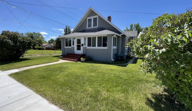 Cozy home minutes from downtown and close to the Big Horn Mountains.