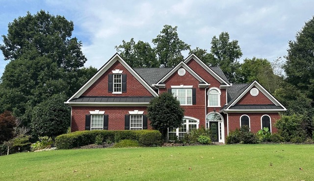 Cozy home minutes to Lake Lanier, Golf Course & Downtown Sugar Hill